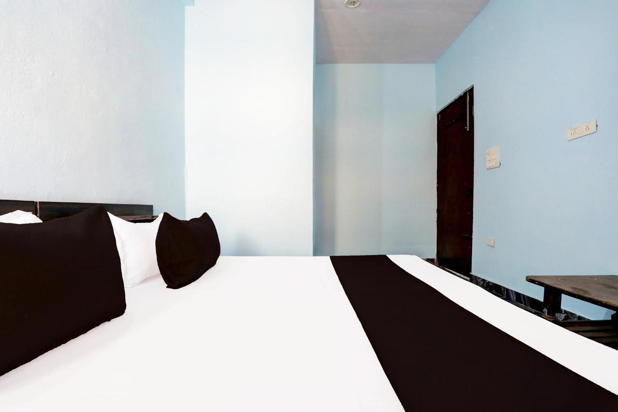Spot On New Diamond Guest House Rudrapur Exterior photo