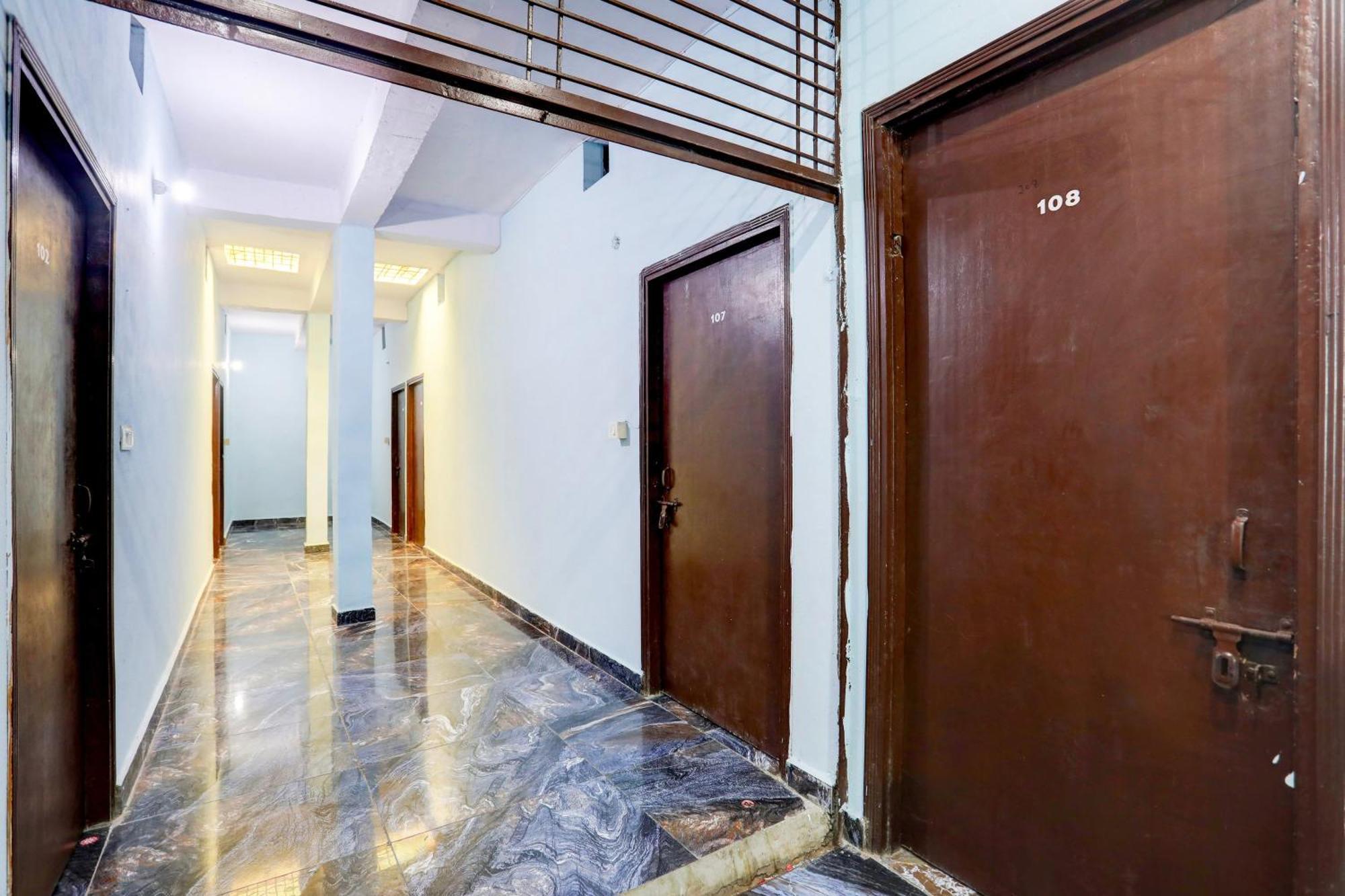Spot On New Diamond Guest House Rudrapur Exterior photo